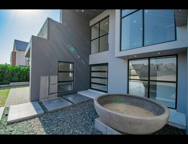 4 BEDROOM GATED ESTATE FOR SALE IN WATERLAKE FARM LIFESTYLE ESTATE